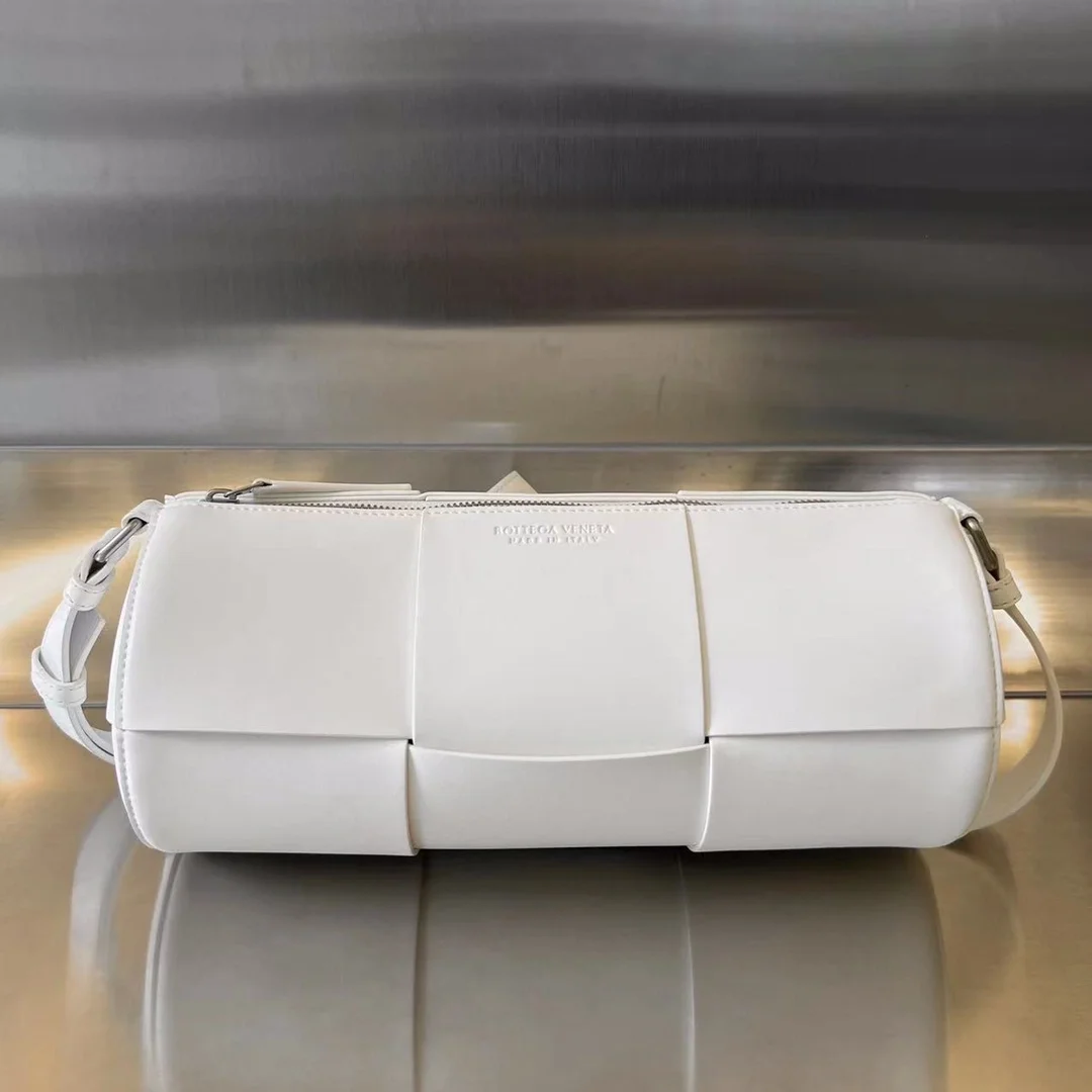 보테가 베네타 화이트 미디엄 카네트백 화이트