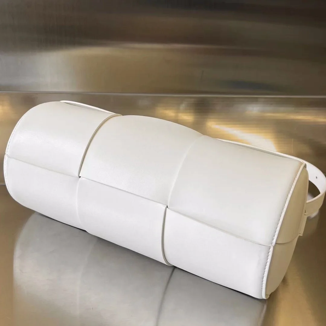 보테가 베네타 화이트 미디엄 카네트백 화이트