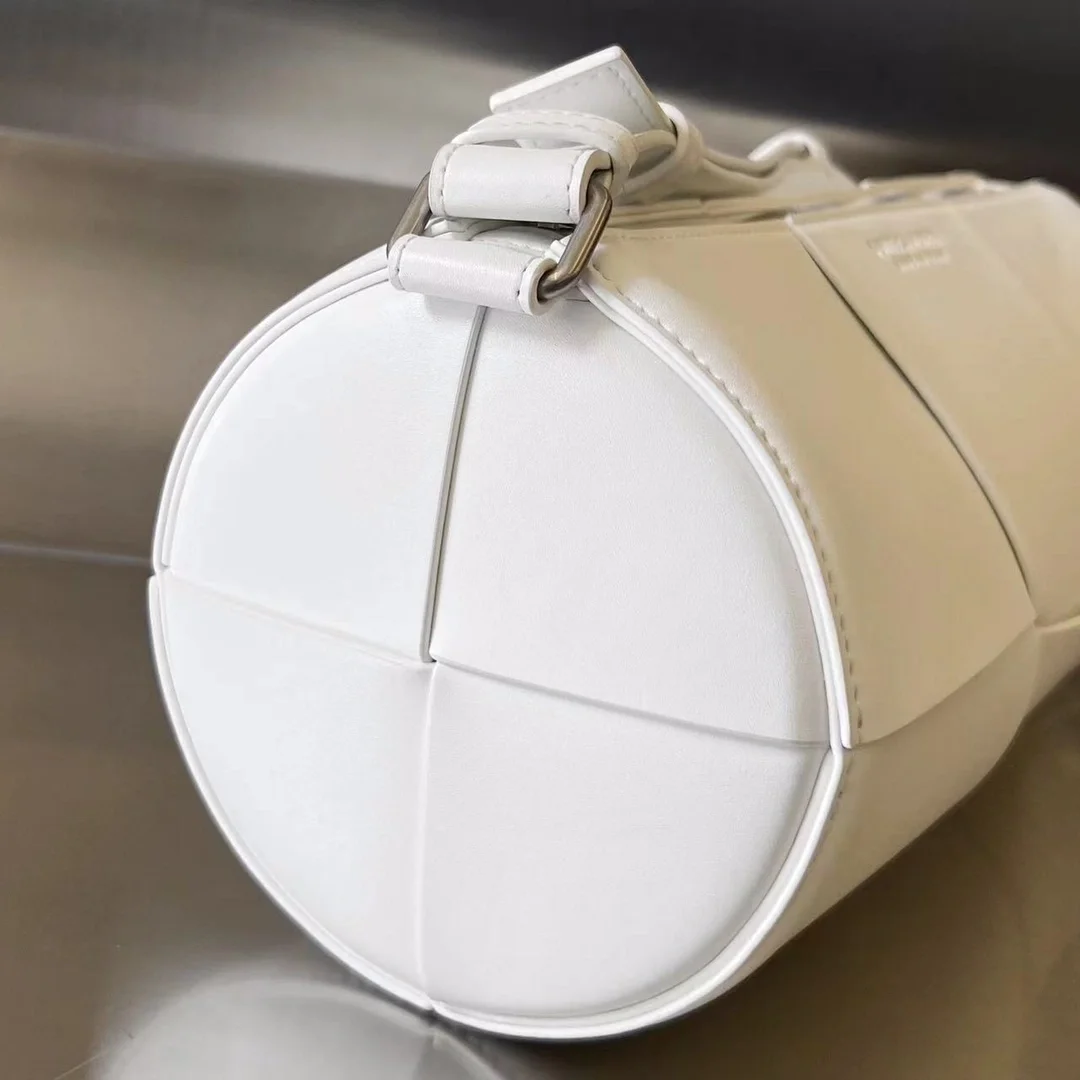 보테가 베네타 화이트 미디엄 카네트백 화이트