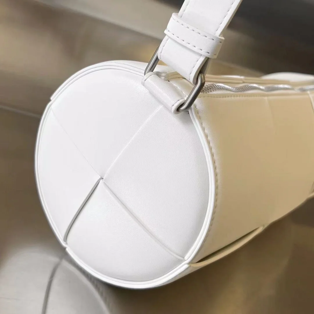 보테가 베네타 화이트 미디엄 카네트백 화이트