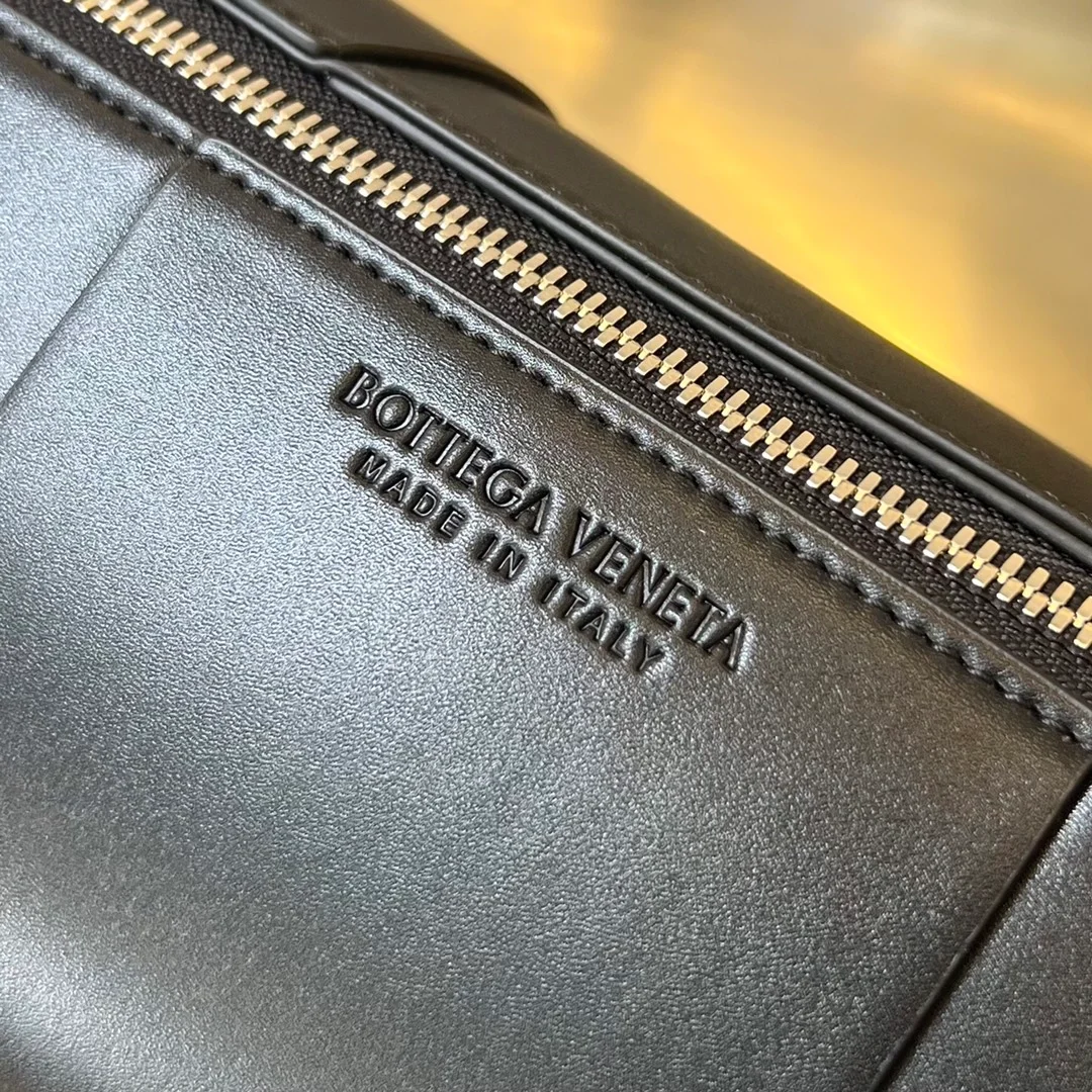 보테가 베네타 트래버틴 미디엄 카네트백