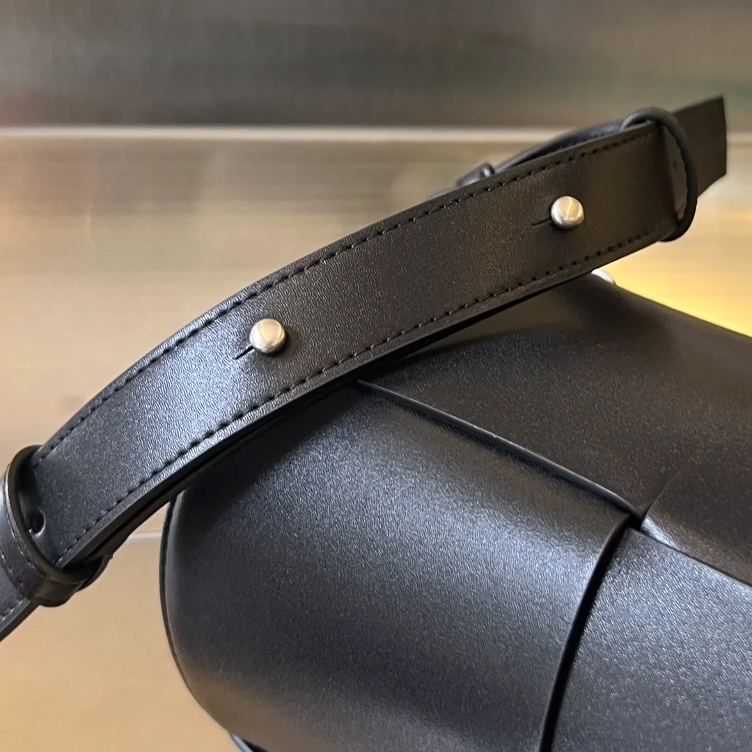 보테가 베네타 트래버틴 미디엄 카네트백