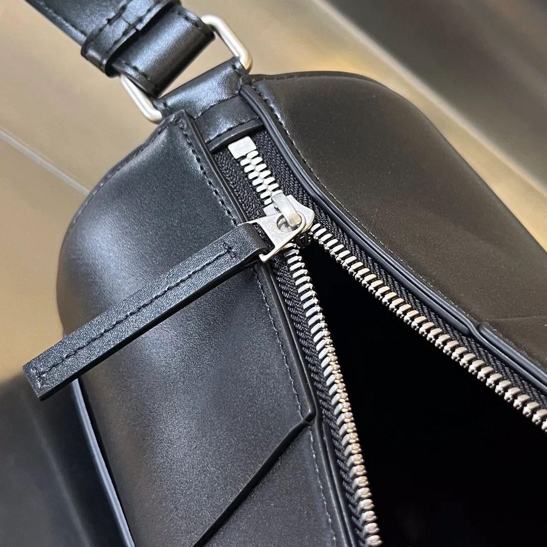 보테가 베네타 트래버틴 미디엄 카네트백