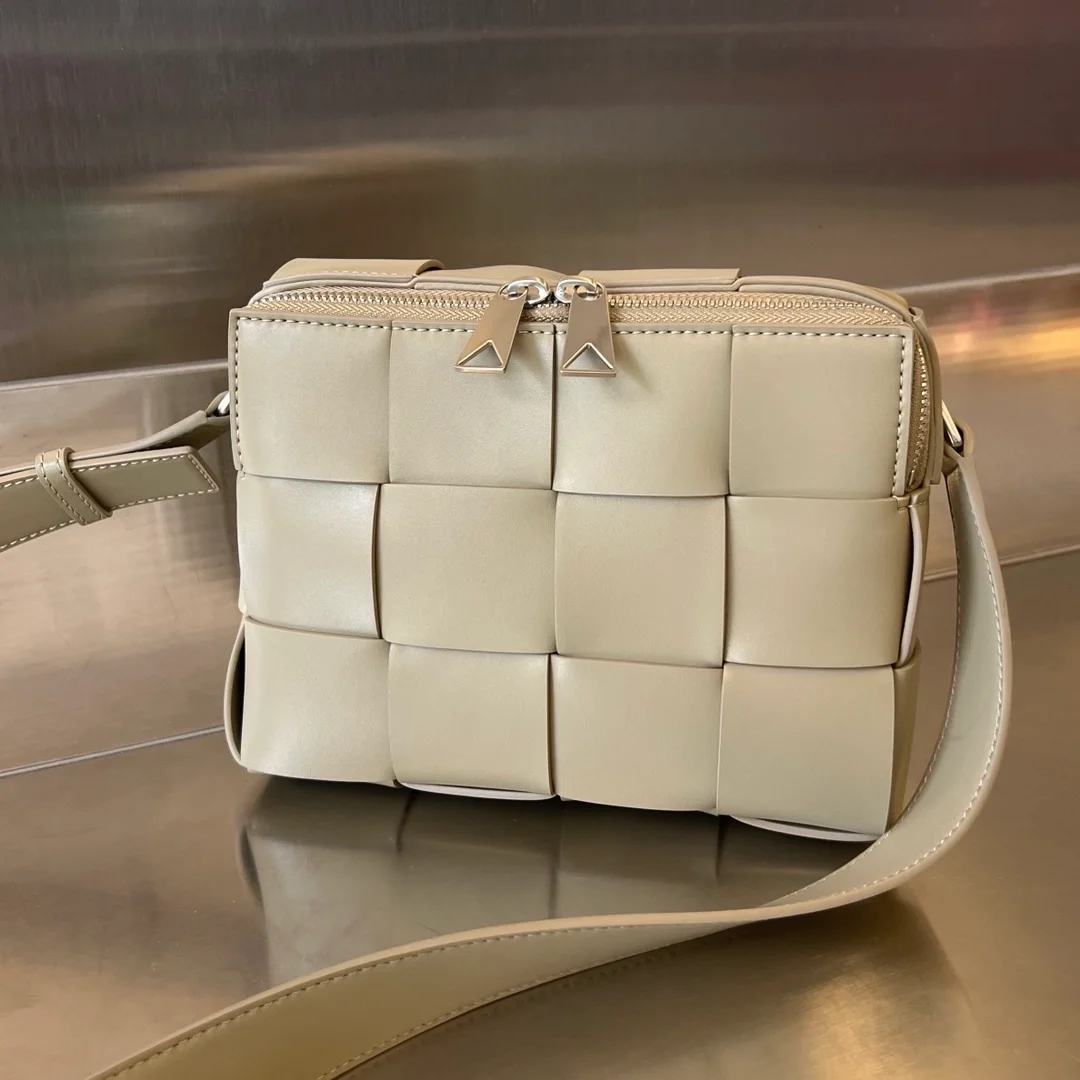 보테가 베네타 카세트 카메라백 토프