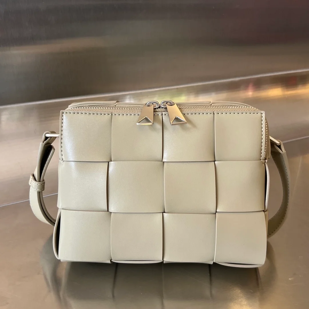 보테가 베네타 카세트 카메라백 토프