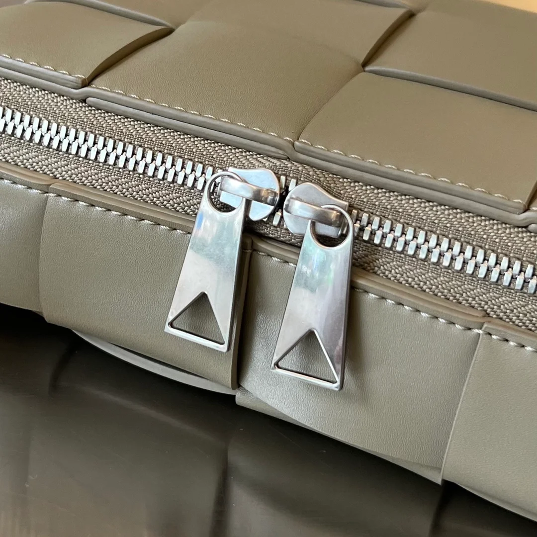 보테가 베네타 카세트 카메라백 토프