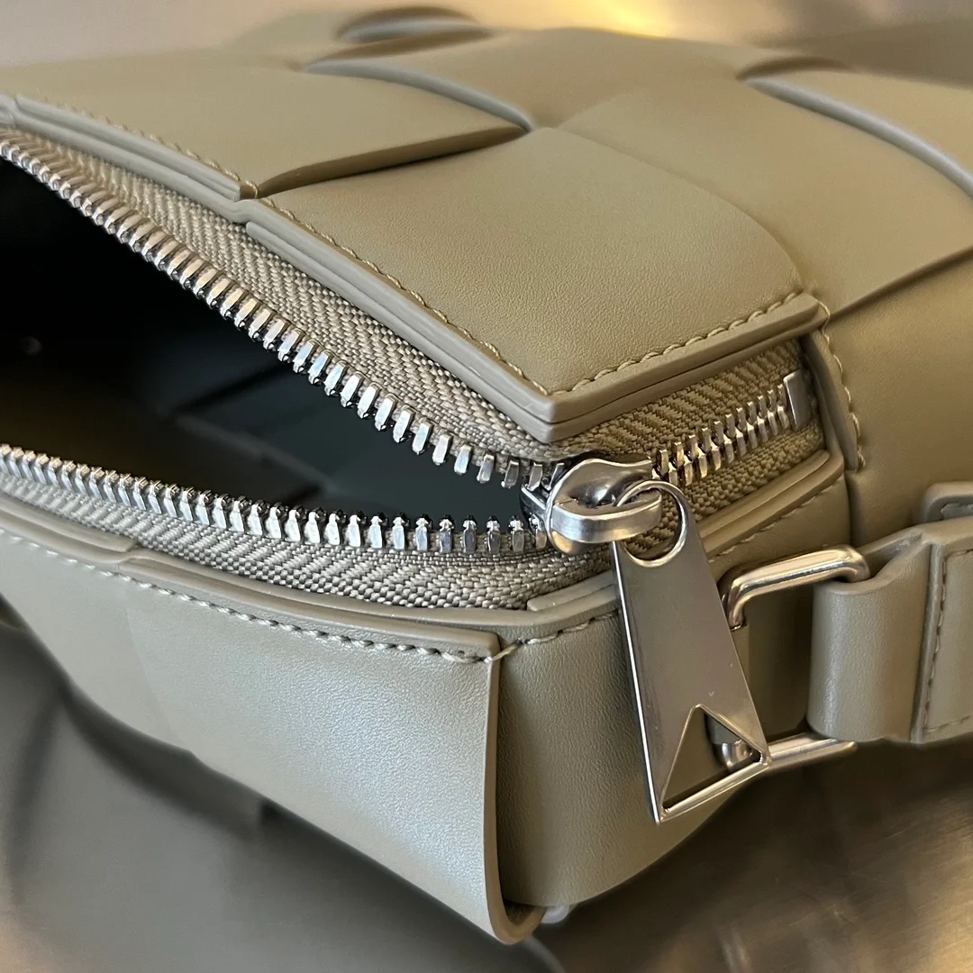 보테가 베네타 카세트 카메라백 토프