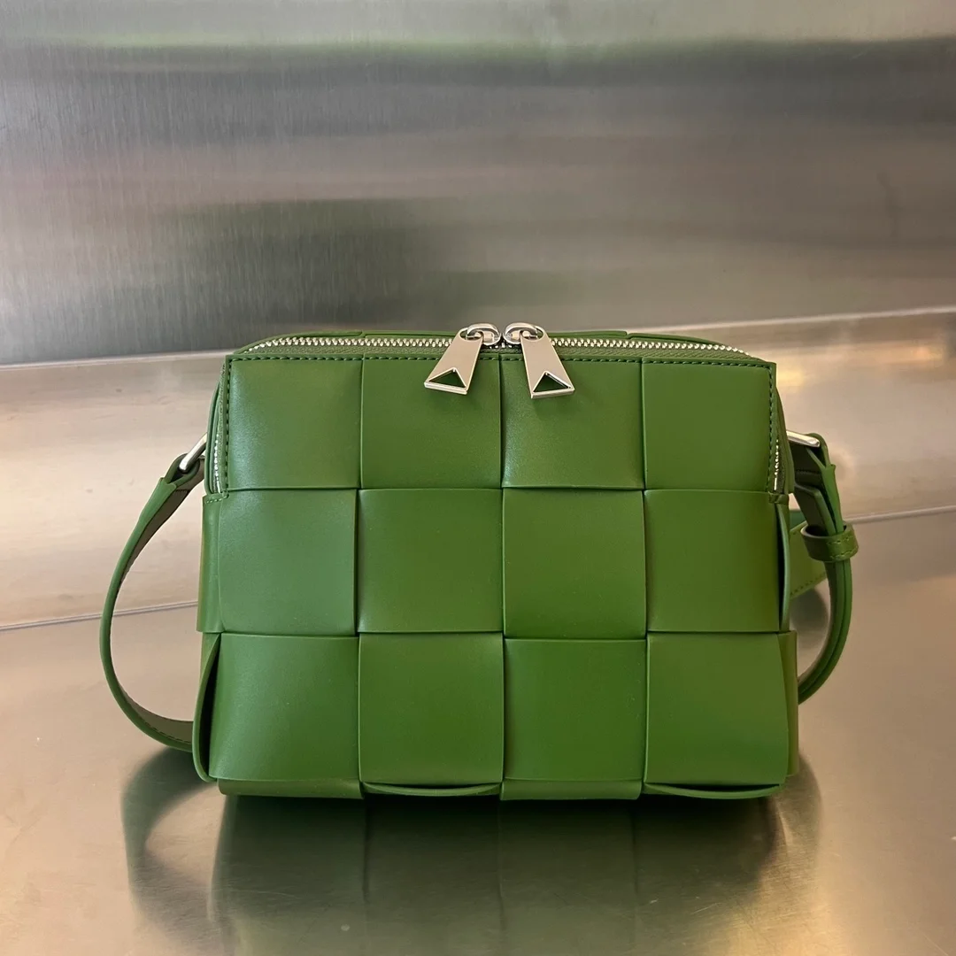 보테가 베네타 카세트 카메라백 아보카도