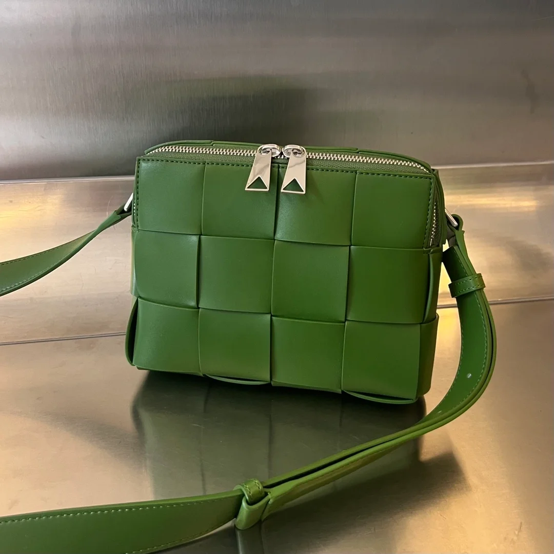 보테가 베네타 카세트 카메라백 아보카도