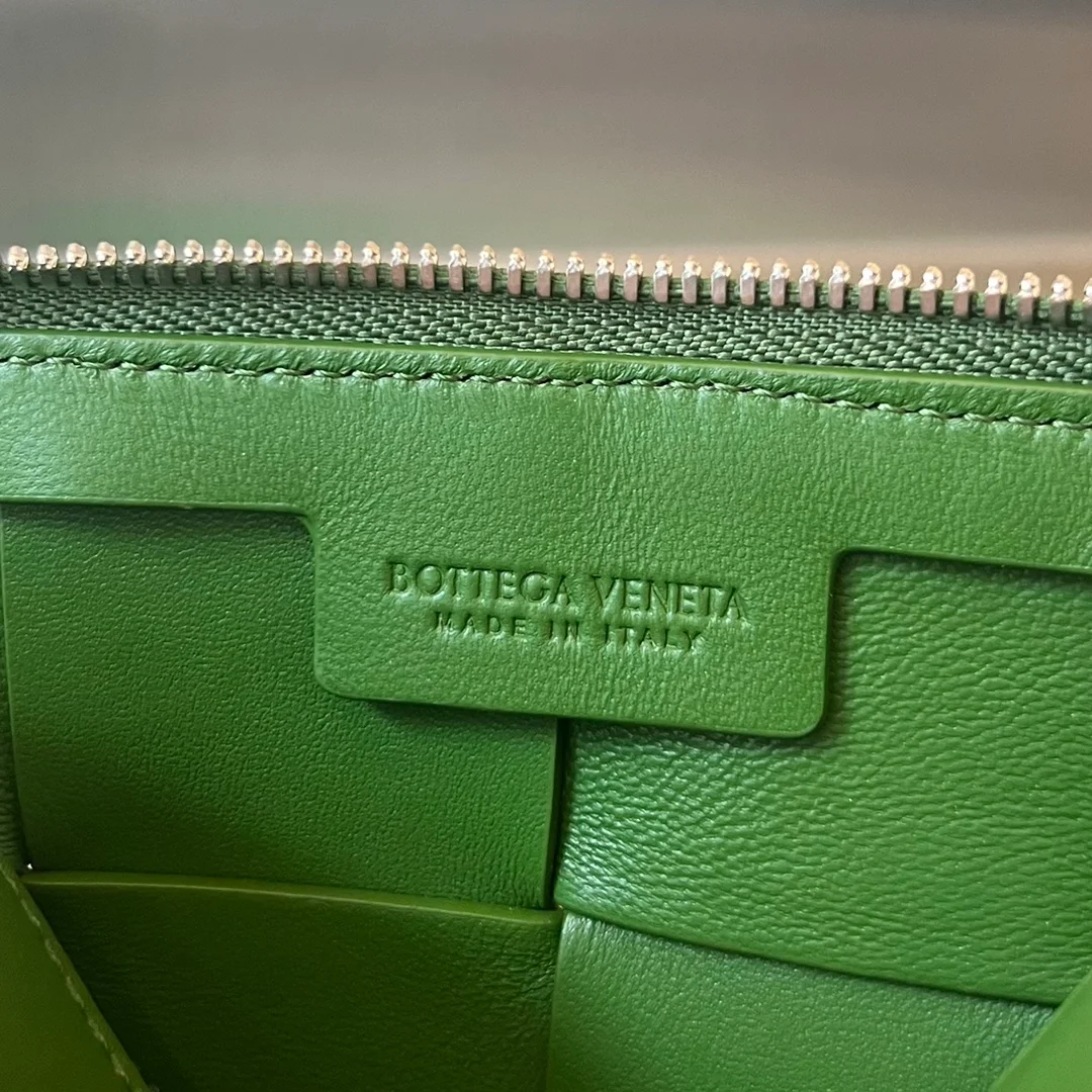 보테가 베네타 카세트 카메라백 아보카도