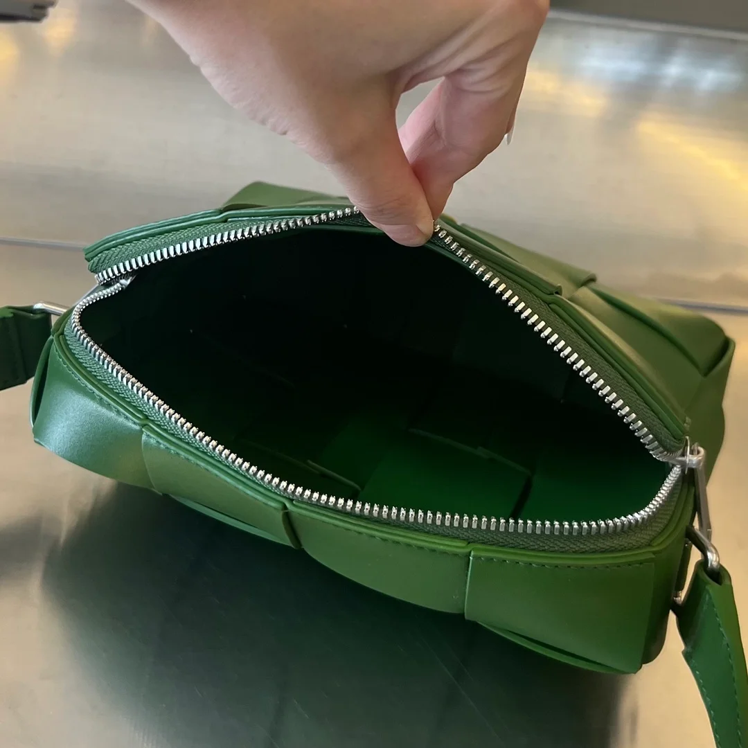 보테가 베네타 카세트 카메라백 아보카도