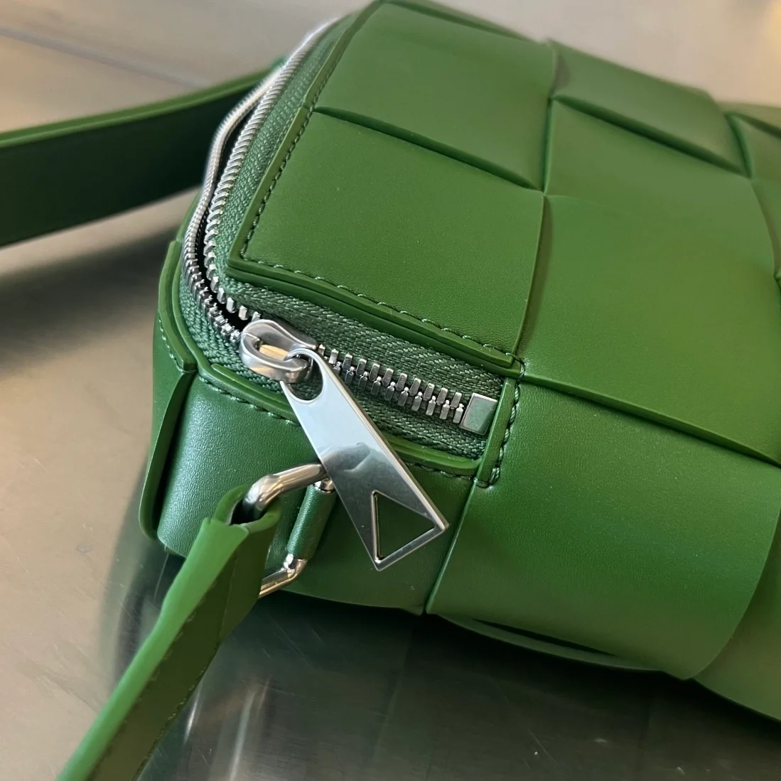 보테가 베네타 카세트 카메라백 아보카도