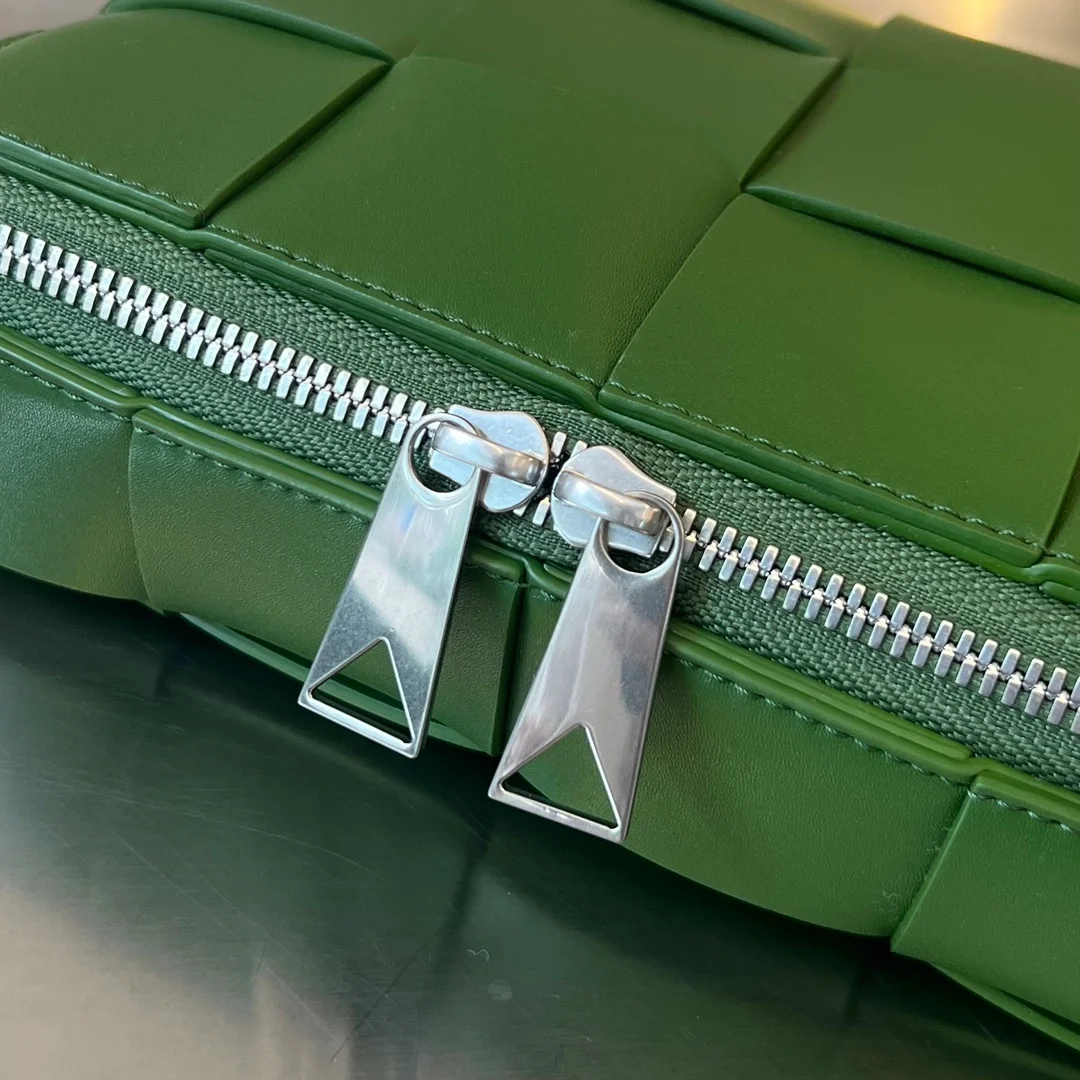 보테가 베네타 카세트 카메라백 아보카도