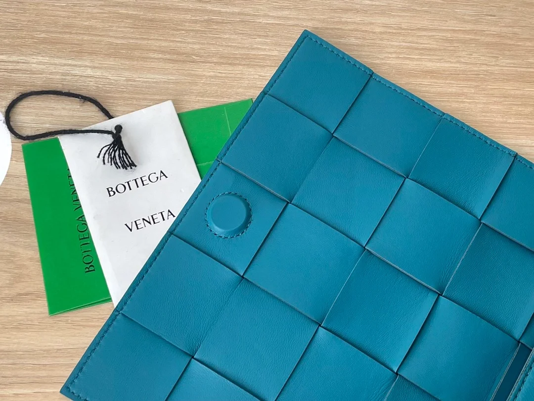 보테가 베네타 인트레치아토 램스킨 크로스백 블래스터