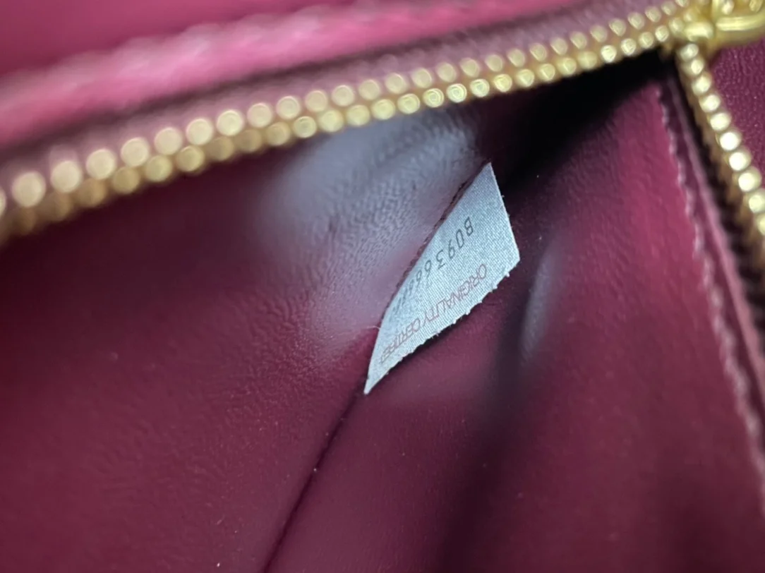 보테가 베네타 인트레치아토 위빙 램스킨 크로스백