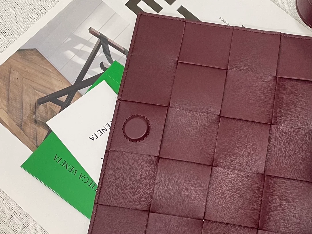 보테가 베네타 인트레치아토 위빙 램스킨 크로스백