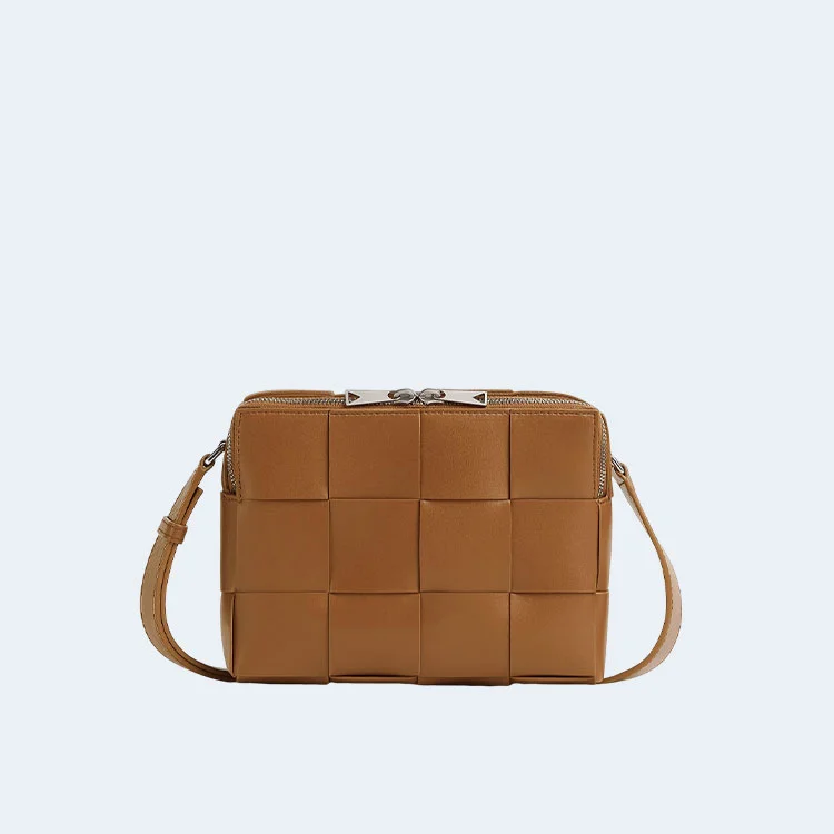 보테가 베네타 우드 카세트 카메라백