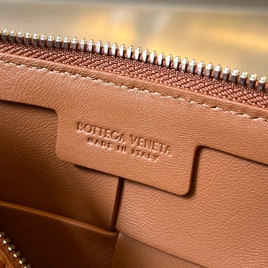 보테가 베네타 우드 카세트 카메라백