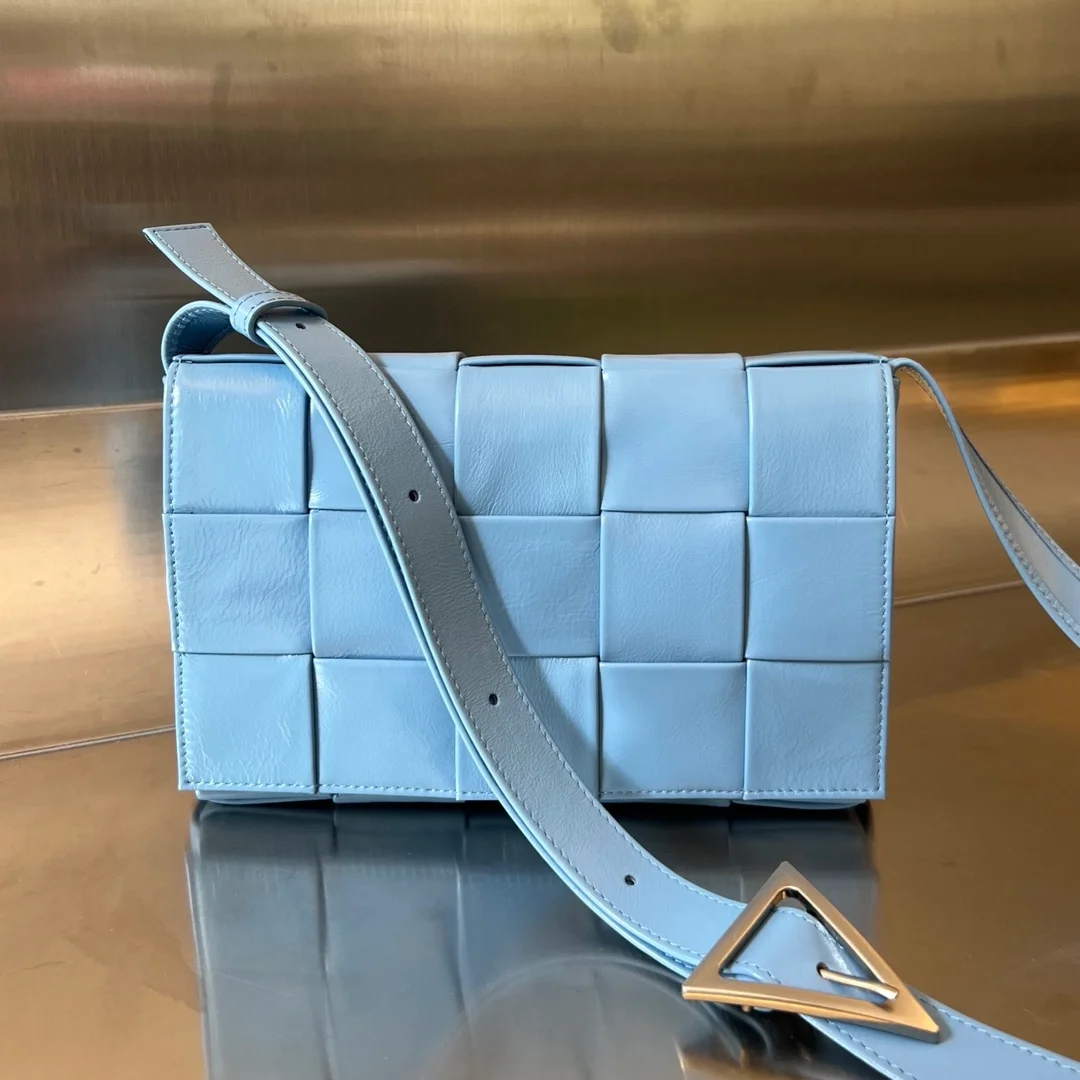 보테가 베네타 윈드 스웹트 카세트백