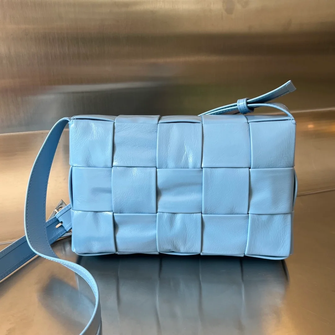 보테가 베네타 윈드 스웹트 카세트백