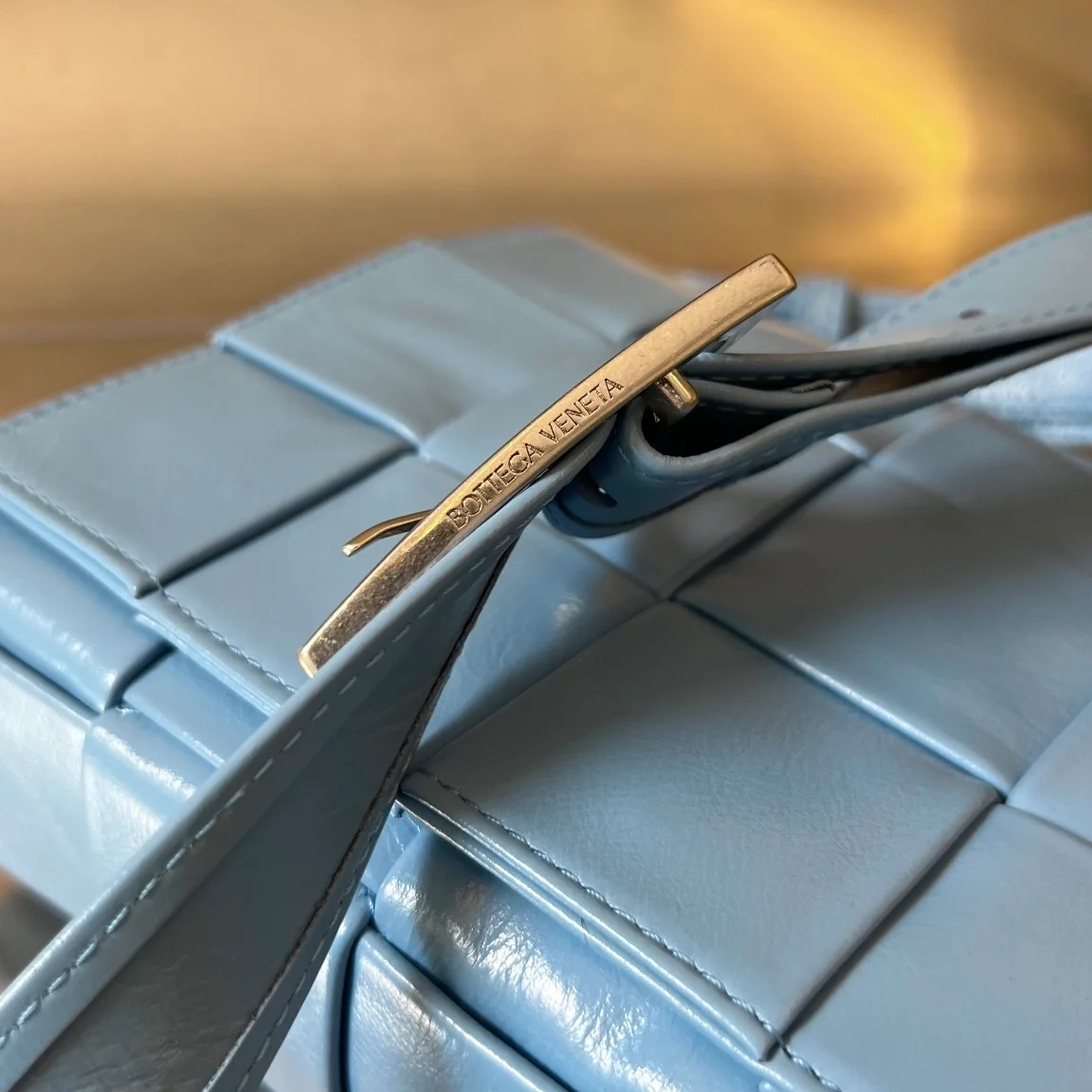 보테가 베네타 윈드 스웹트 카세트백