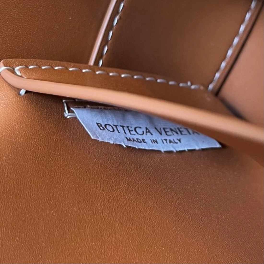 보테가 베네타 우드 내추럴 카세트 벨트백