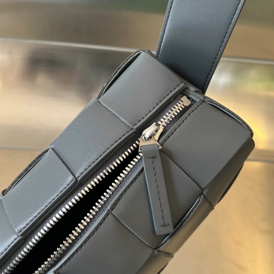 보테가 베네타 썬더 스몰 브릭 카세트백