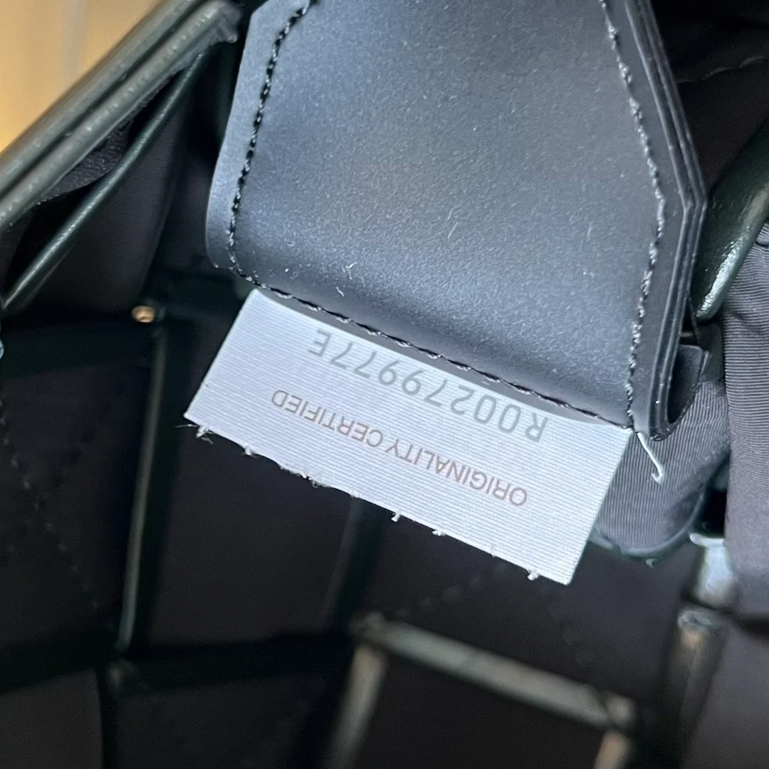 보테가 베네타 인트레치아토 빌 클립 카세트백