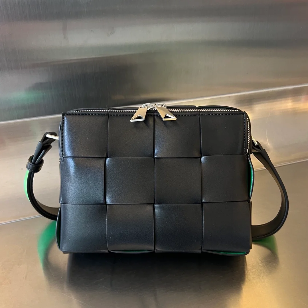 보테가 베네타 패러킷 카세트 카메라백