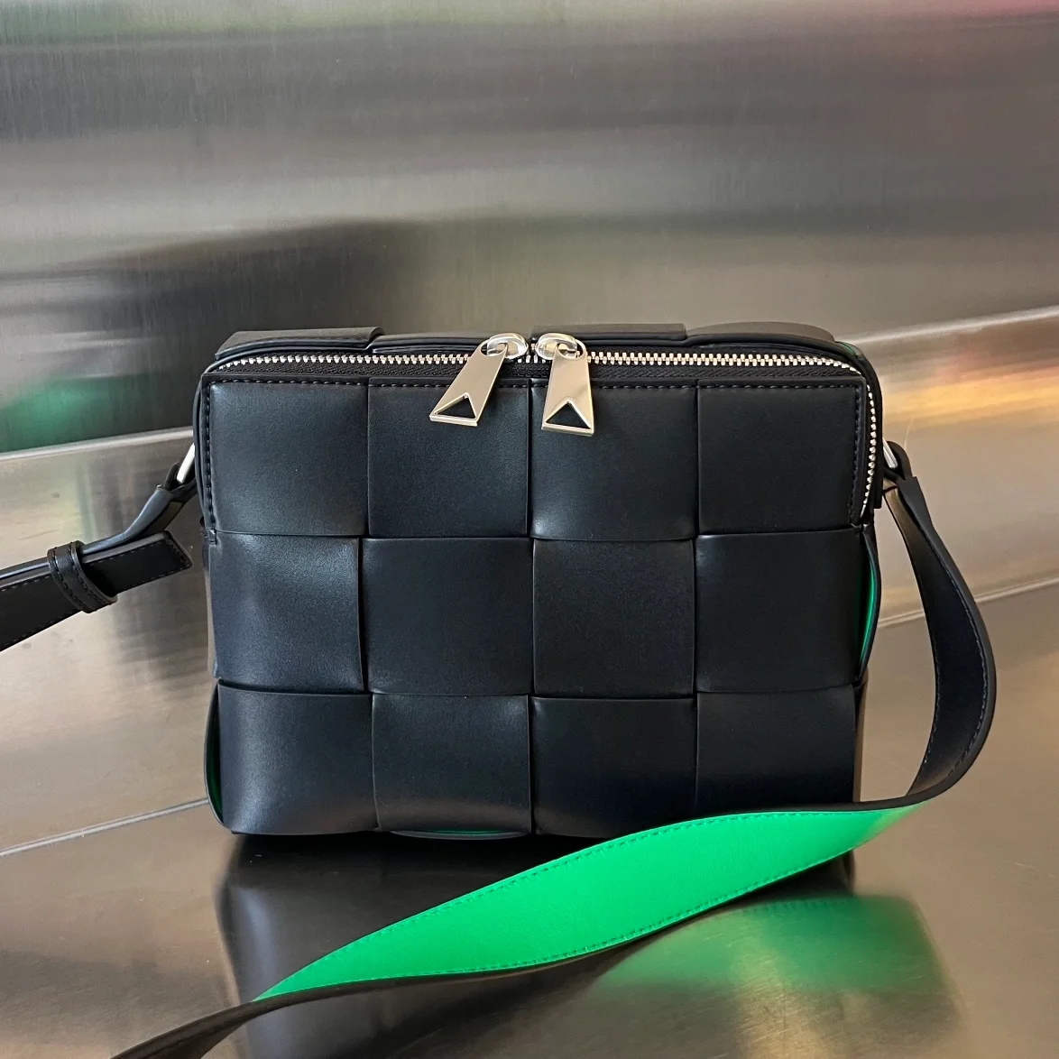 보테가 베네타 패러킷 카세트 카메라백