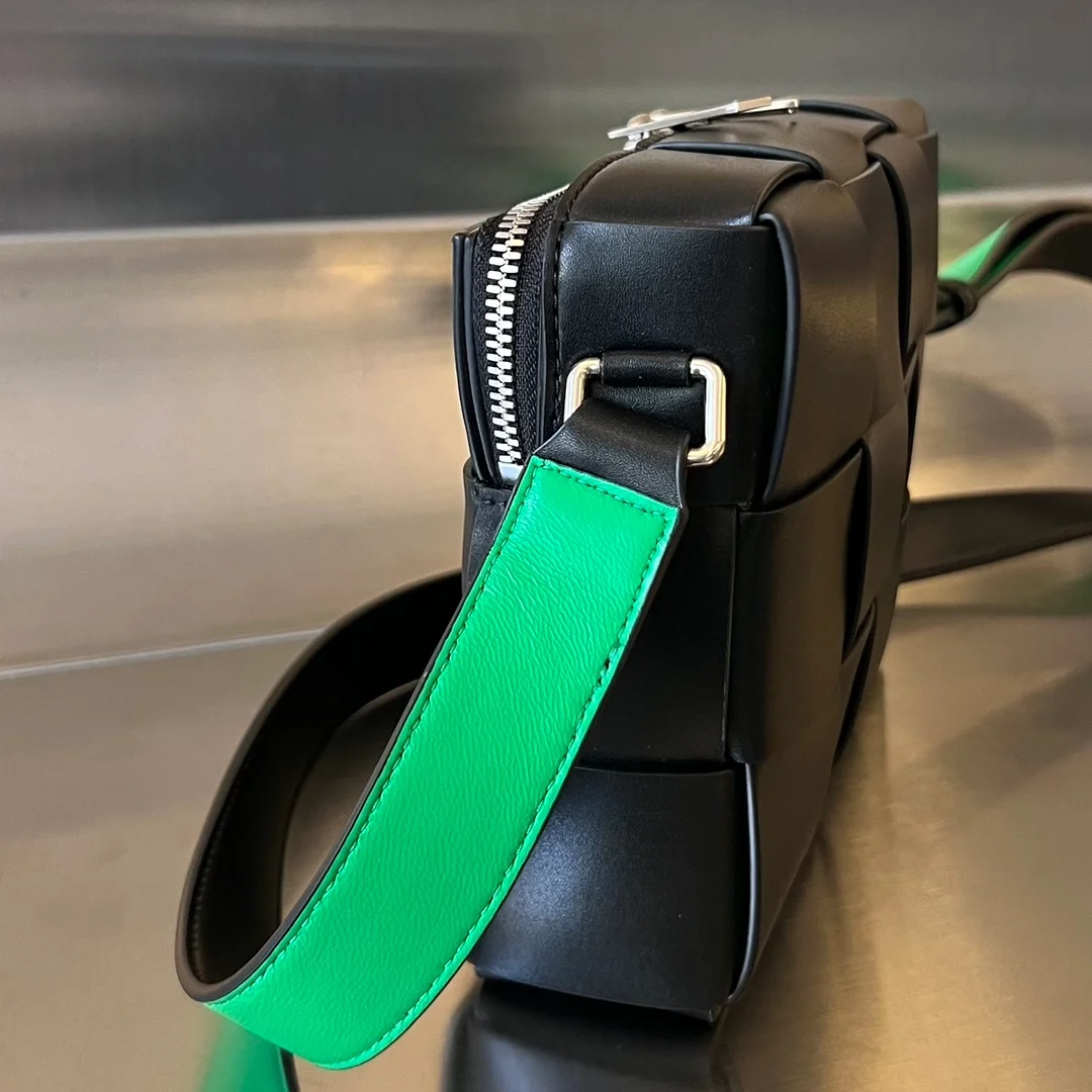 보테가 베네타 패러킷 카세트 카메라백