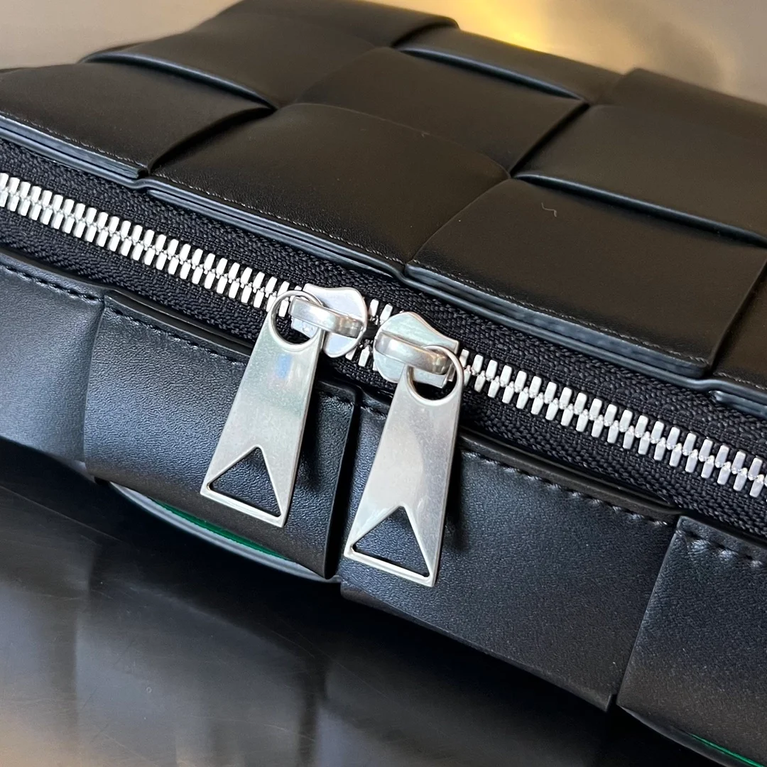 보테가 베네타 패러킷 카세트 카메라백