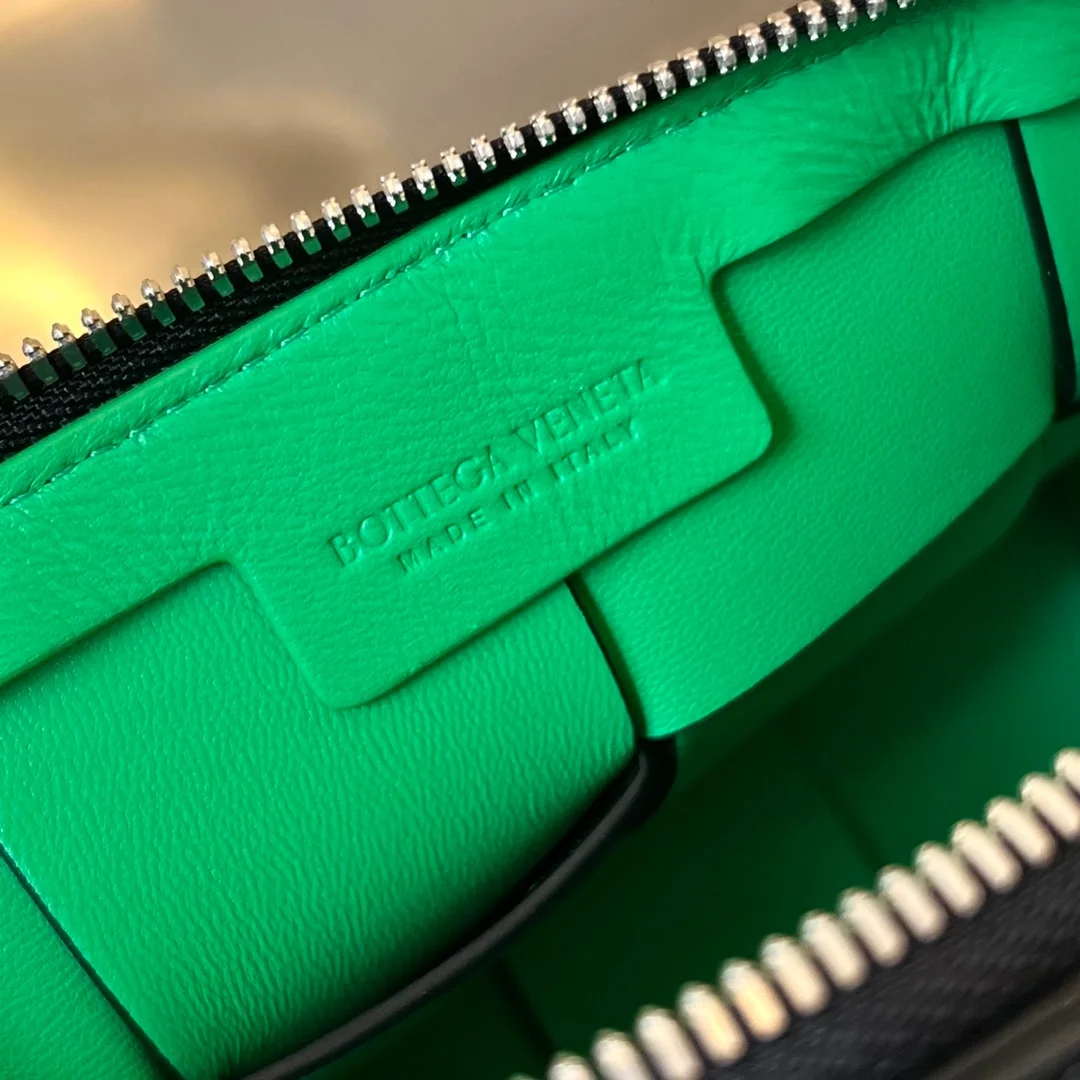 보테가 베네타 패러킷 카세트 카메라백