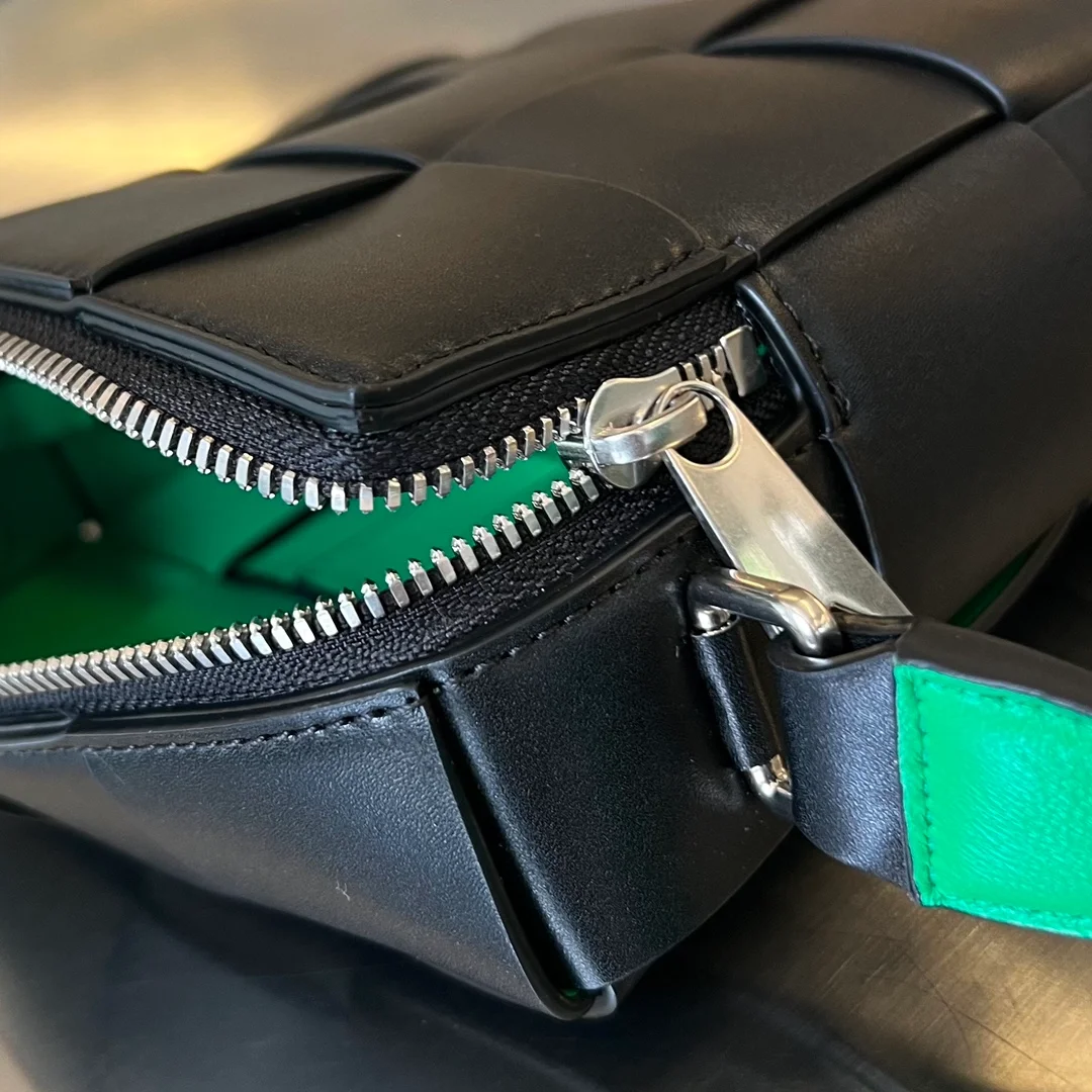 보테가 베네타 패러킷 카세트 카메라백