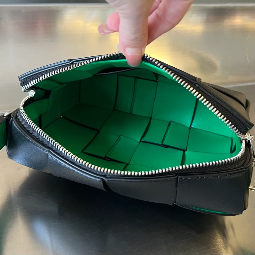 보테가 베네타 패러킷 카세트 카메라백