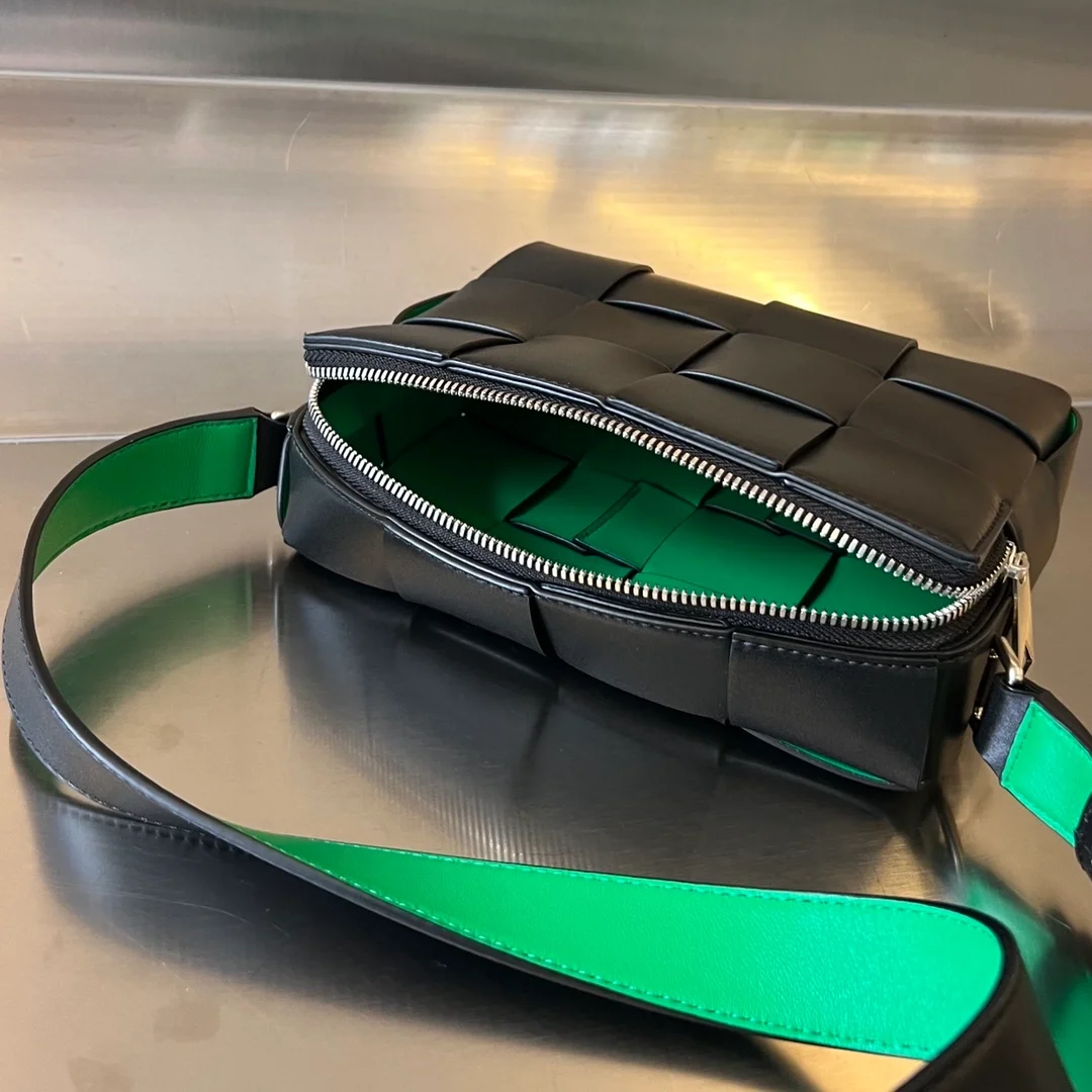 보테가 베네타 패러킷 카세트 카메라백