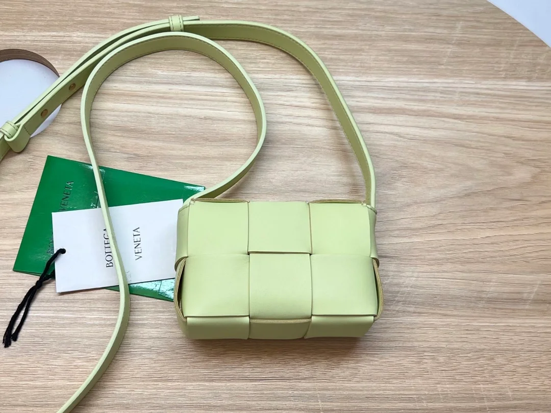 보테가 베네타 캔디 크로스백 워시드 레몬