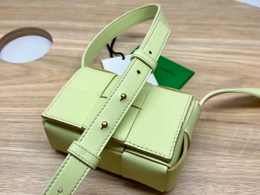 보테가 베네타 캔디 크로스백 워시드 레몬