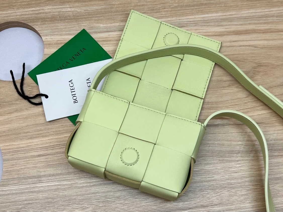 보테가 베네타 캔디 크로스백 워시드 레몬