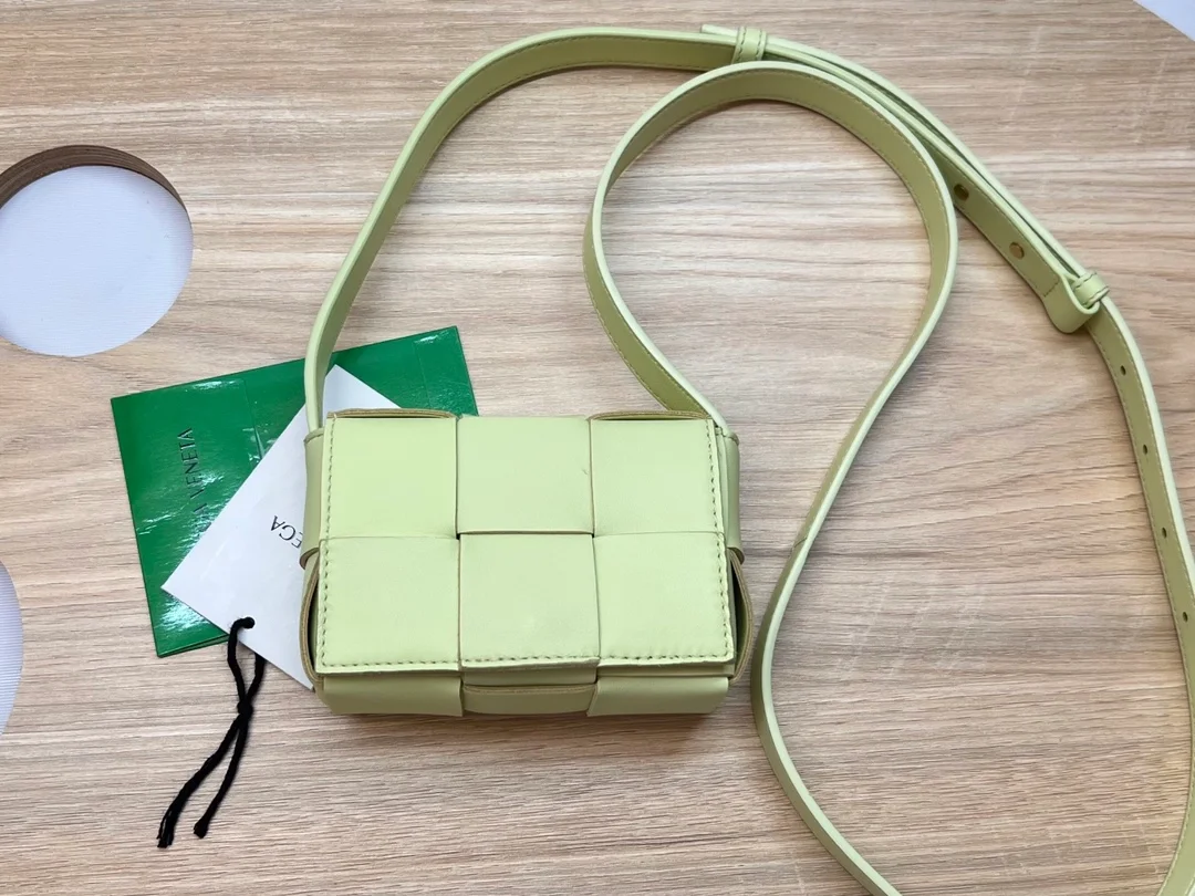 보테가 베네타 캔디 크로스백 워시드 레몬