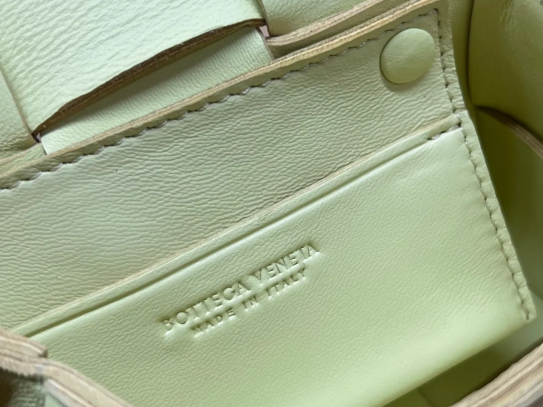 보테가 베네타 캔디 크로스백 워시드 레몬