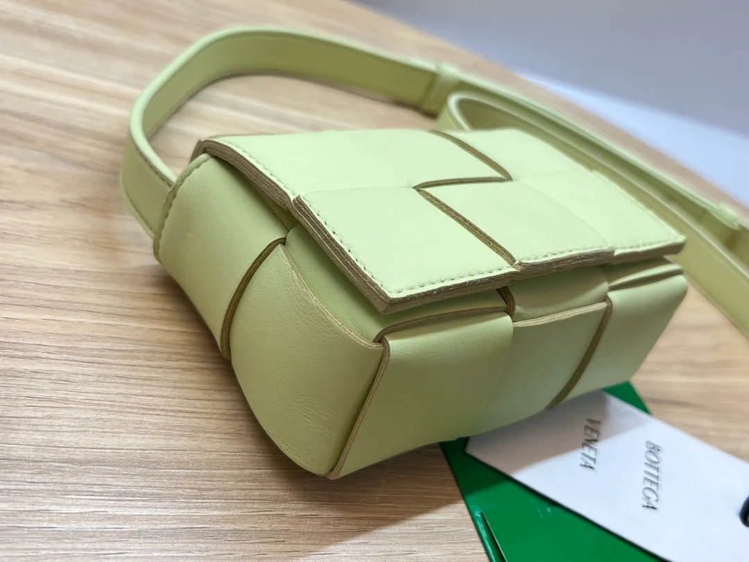 보테가 베네타 캔디 크로스백 워시드 레몬