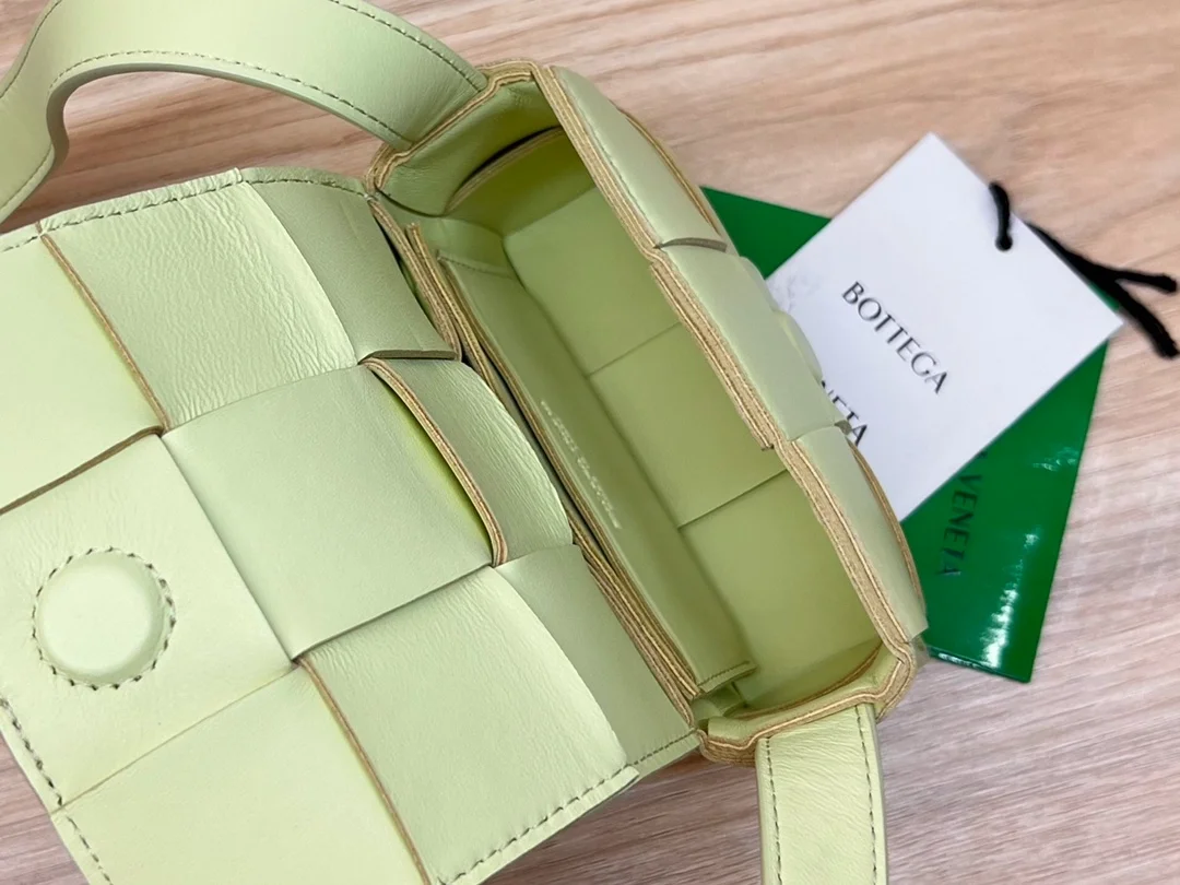 보테가 베네타 캔디 크로스백 워시드 레몬