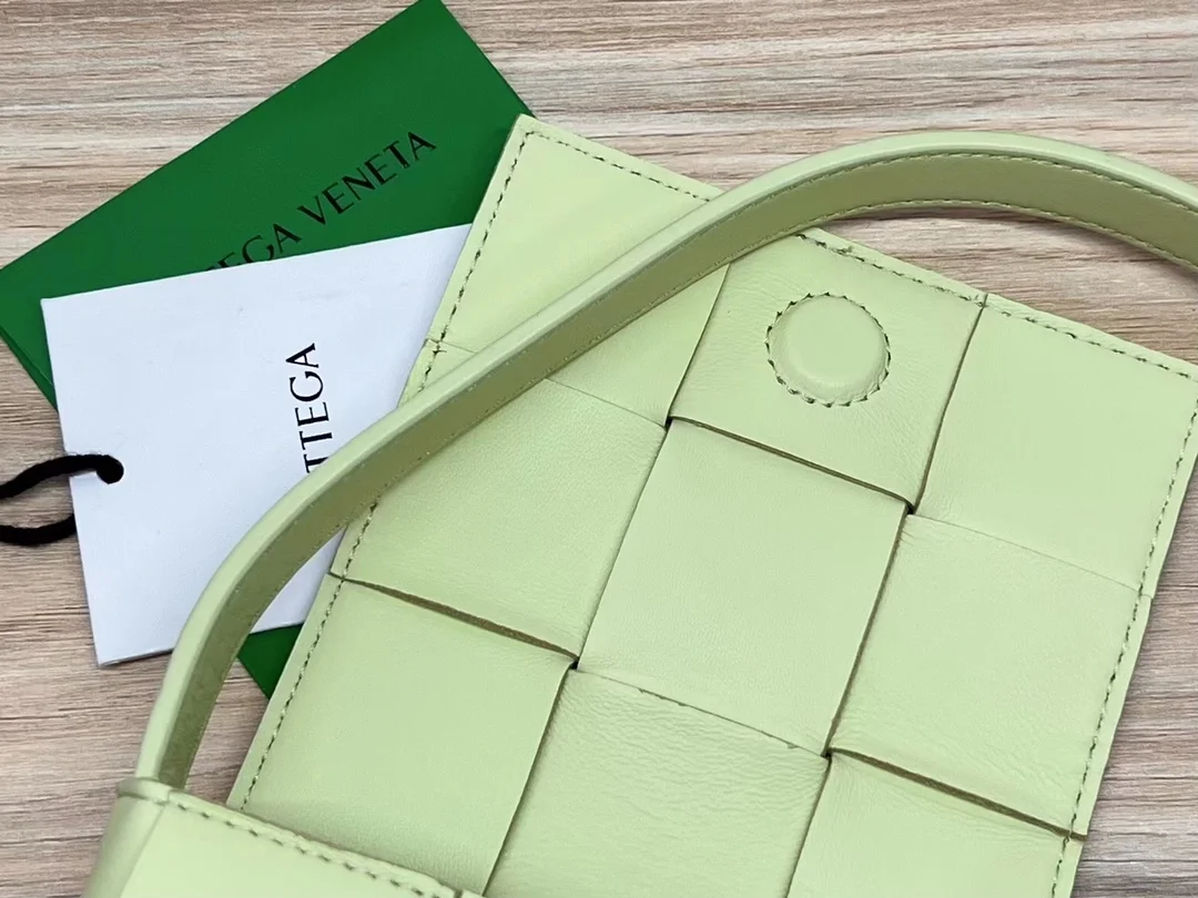 보테가 베네타 캔디 크로스백 워시드 레몬