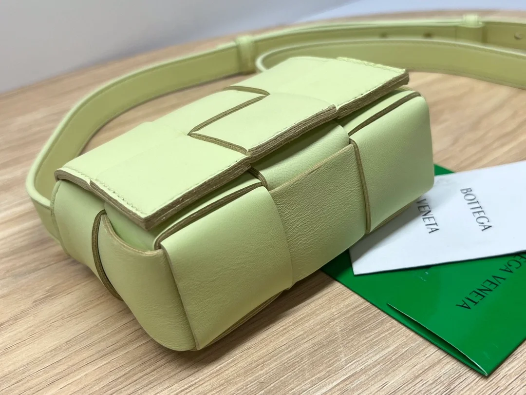 보테가 베네타 캔디 크로스백 워시드 레몬