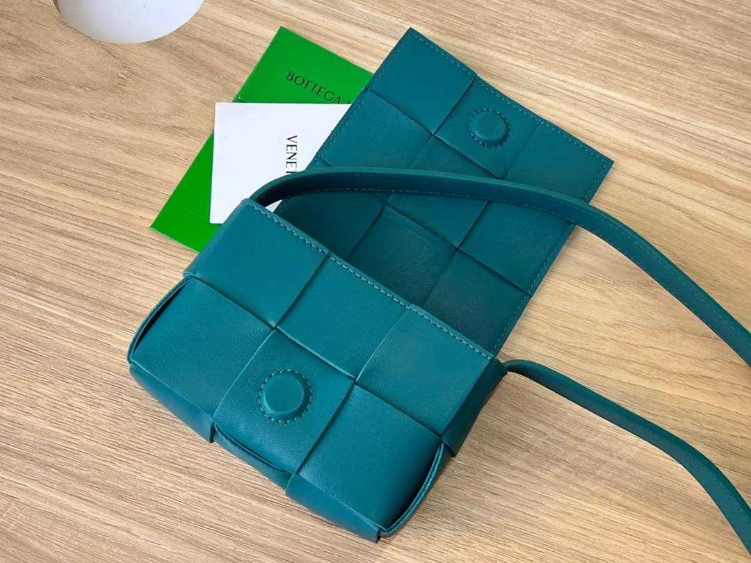 보테가 베네타 캔디 크로스백 블래스터