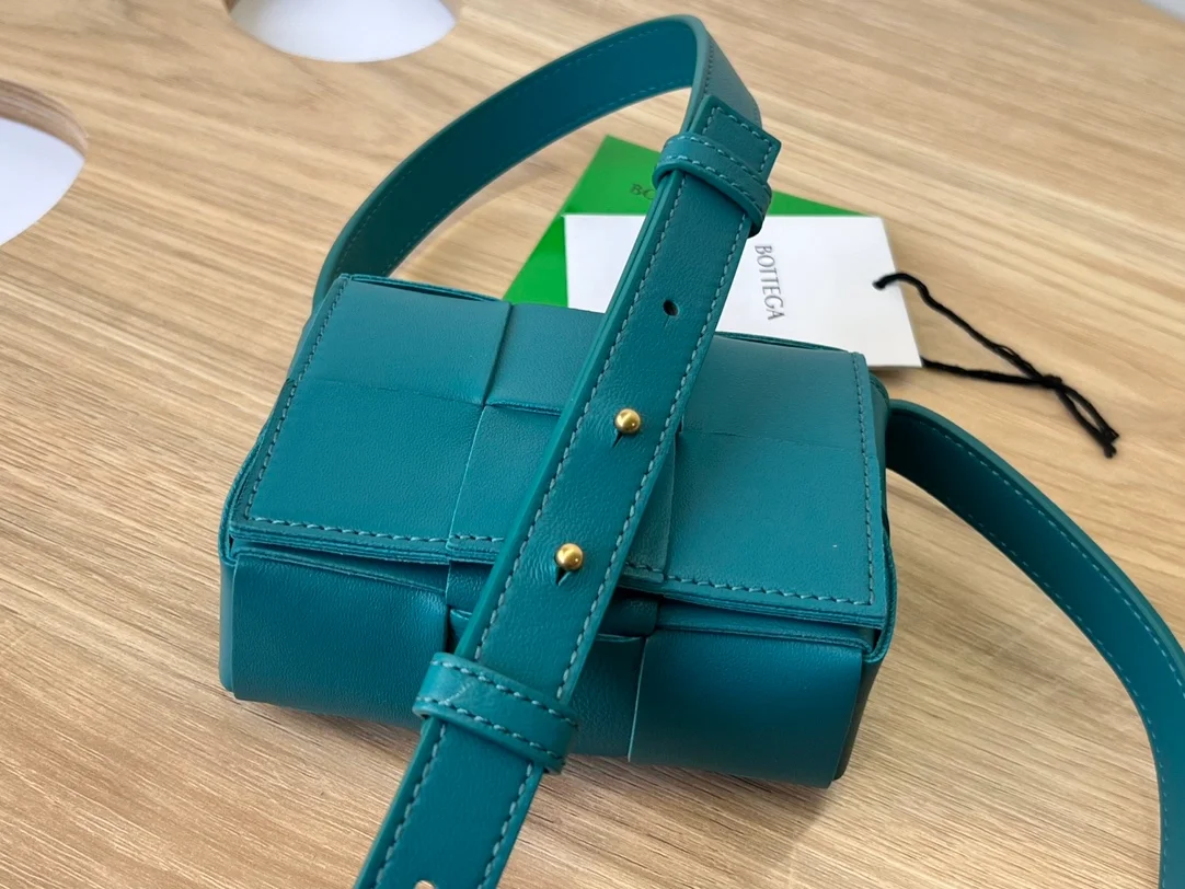 보테가 베네타 캔디 크로스백 블래스터