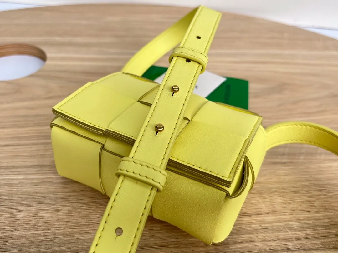 보테가 베네타 캔디 카세트백 레몬