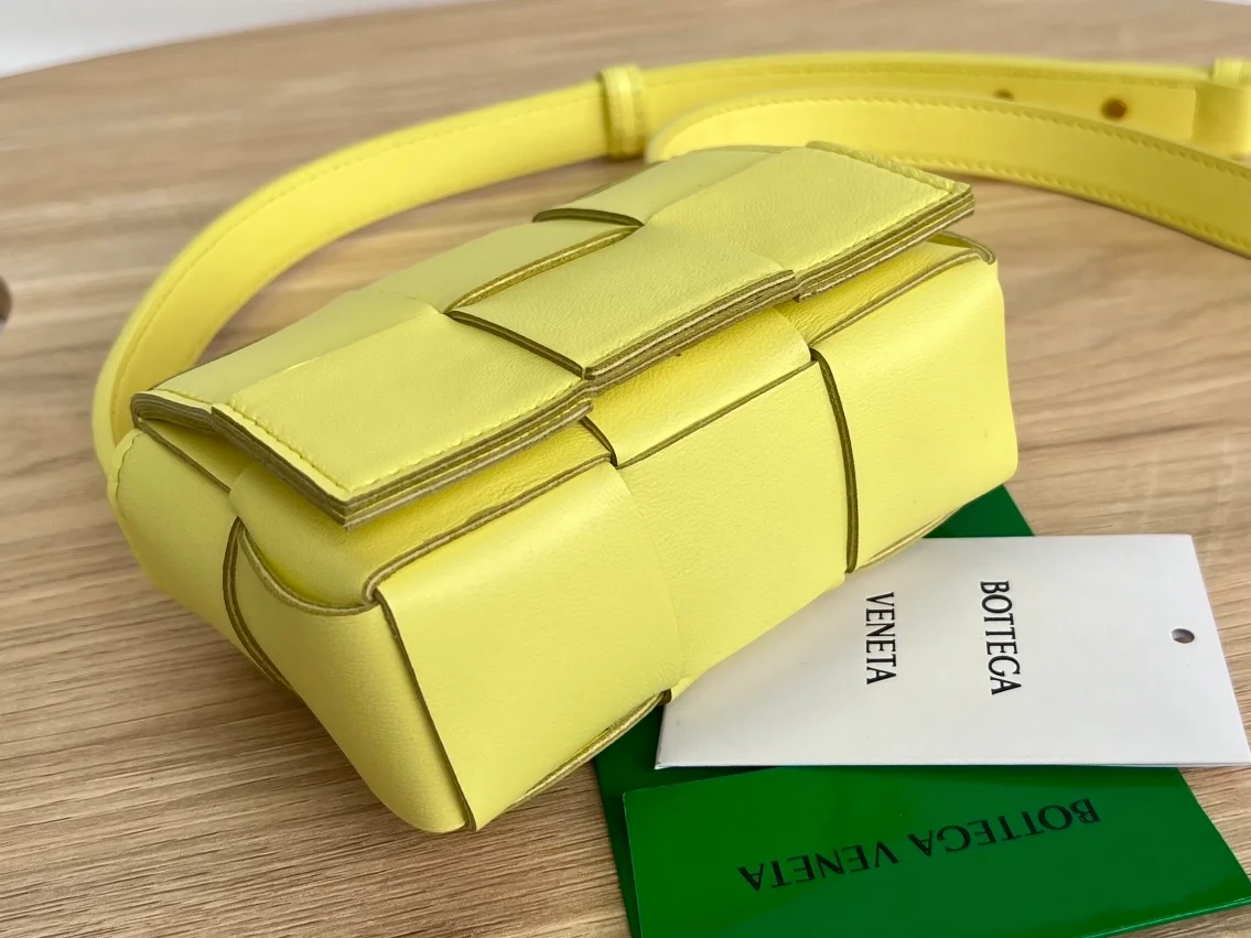 보테가 베네타 캔디 카세트백 레몬