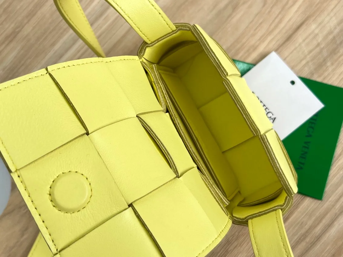 보테가 베네타 캔디 카세트백 레몬
